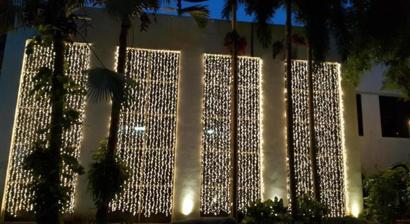 פטצ'אבורי Royal Diamond Hotel מראה חיצוני תמונה