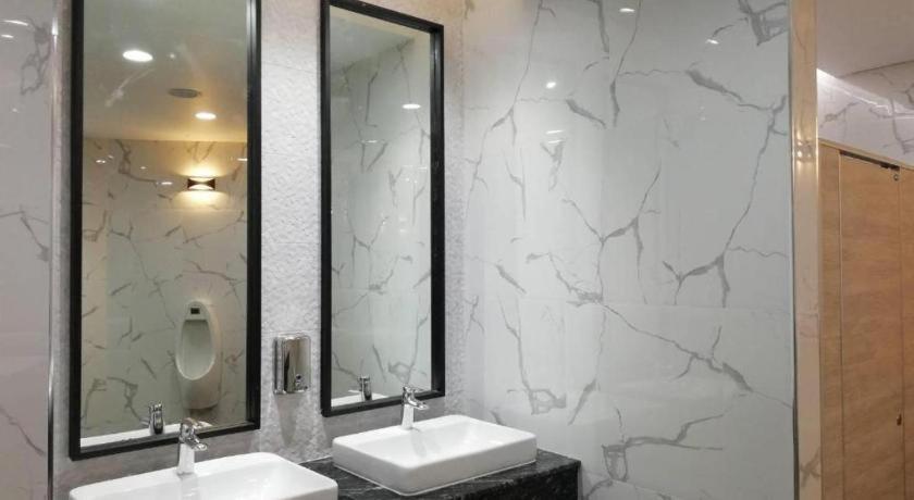 פטצ'אבורי Royal Diamond Hotel מראה חיצוני תמונה