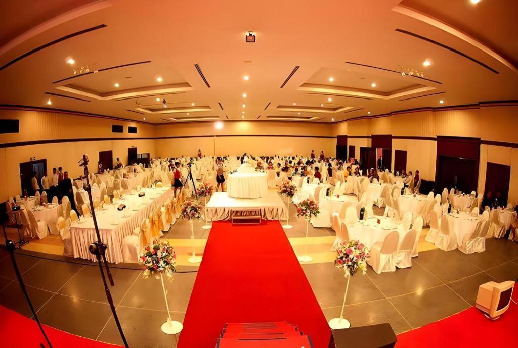 פטצ'אבורי Royal Diamond Hotel מראה חיצוני תמונה