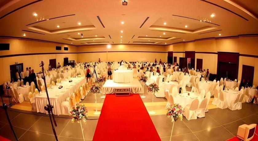פטצ'אבורי Royal Diamond Hotel מראה חיצוני תמונה